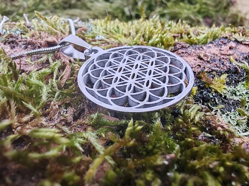 Nerezový amulet Květ života – Symbol harmonie a jednoty (včetně řetízku)
