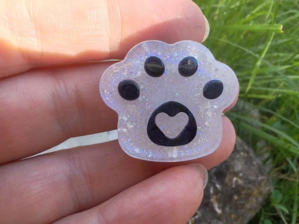 Ochranný orgonit Talisman Tlapička – Vílí třpyt a šungit