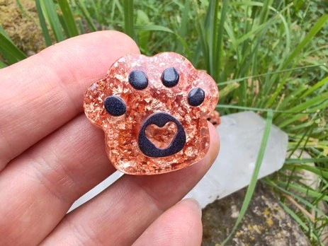Ochranný orgonit Talisman Tlapička – Šungit a zářivá měď