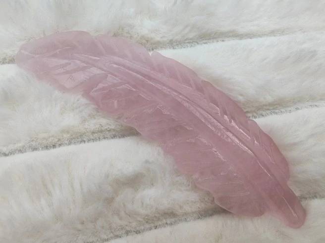 Vyřezávané růženínové pírko - Talisman lásky, něhy a aromaterapie *3