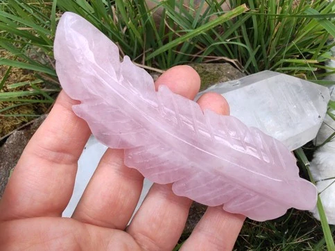 Vyřezávané růženínové pírko - Talisman lásky, něhy a aromaterapie *6