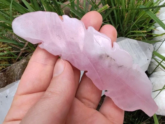 Vyřezávané růženínové pírko - Talisman lásky, něhy a aromaterapie *8