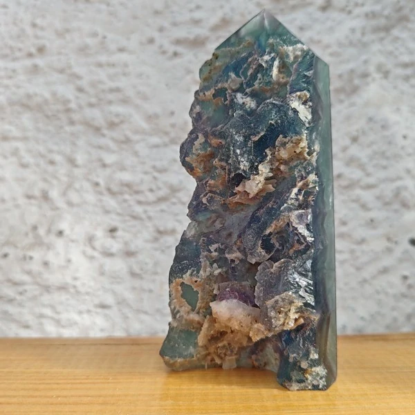 Přírodní fluoritový obelisk s krystalickou dutinou – zelenomodrý minerální hrot *2