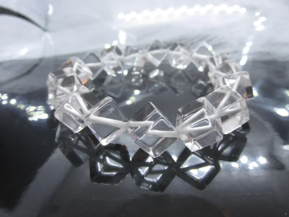 "Čistota & Léčení" Náramek křišťál krychle 8mm na gumičce