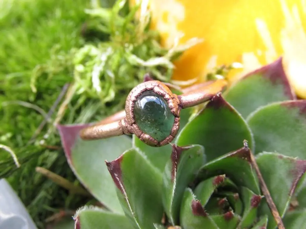 Amulet "Miluji..." - prsten se zeleným turmalínem