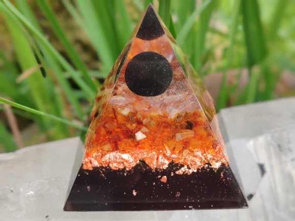 Orgonit Pyramida "Prozáří a ochrání", dosah 5 metrů