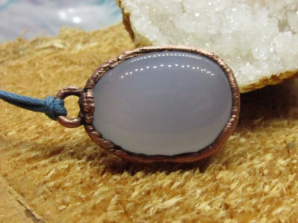 Amulet "Duši upokojí" - modrý chalcedon
