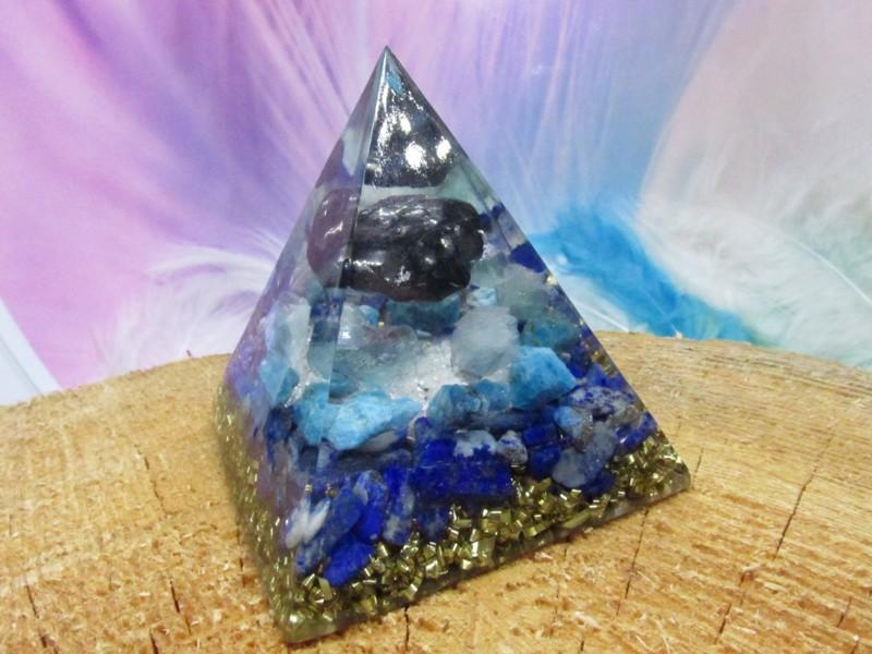 Dárek k nákupu nad 3.000,- "Čistá mysl - radostná duše" orgonit pyramida, dosah cca 6-8 metrů