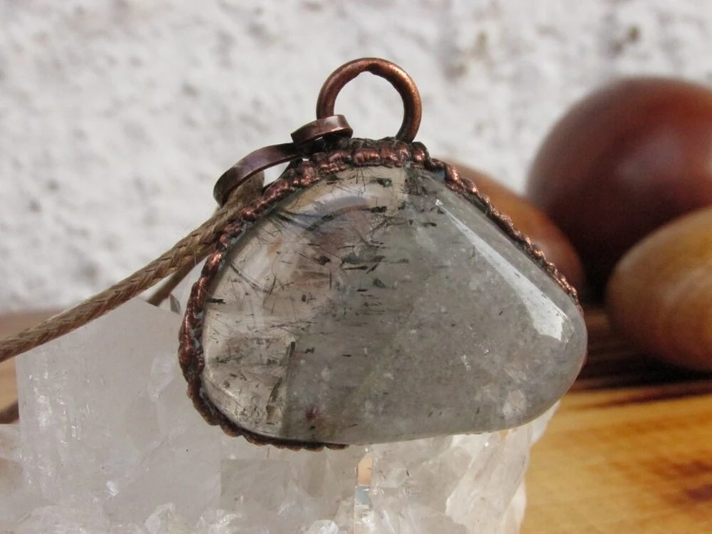 Amulet "Mnoho životů duše" Křišťál fantom, galvanoplastika