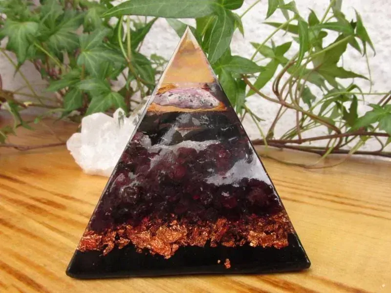 Orgonitová pyramida - Aktivace 1. čakry "Počátek & Ukotvení & Kořeny"