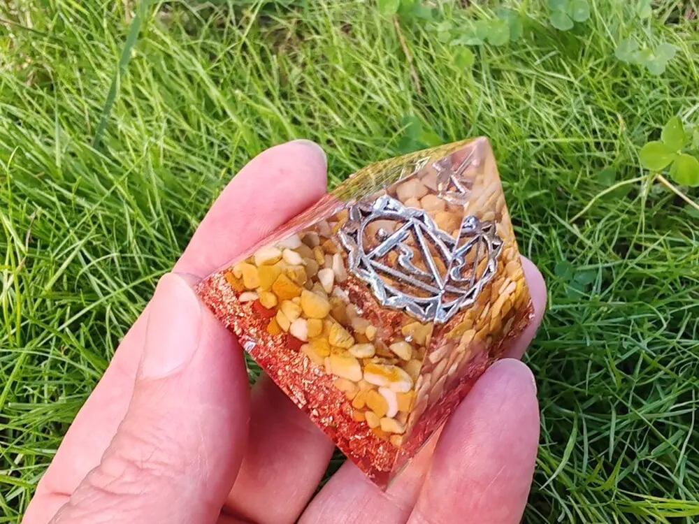 Orgonitová pyramida "Já dělám" - čakra Solar Plexus