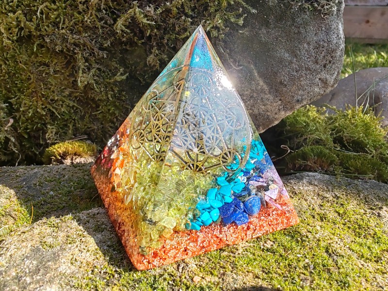 Orgonit "Pod ochranou archanděla Metatrona", dosah cca 6  metrů