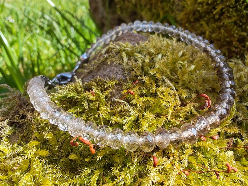Náramek Záhněda broušené rondelky - "Spojení se světem za oponou"