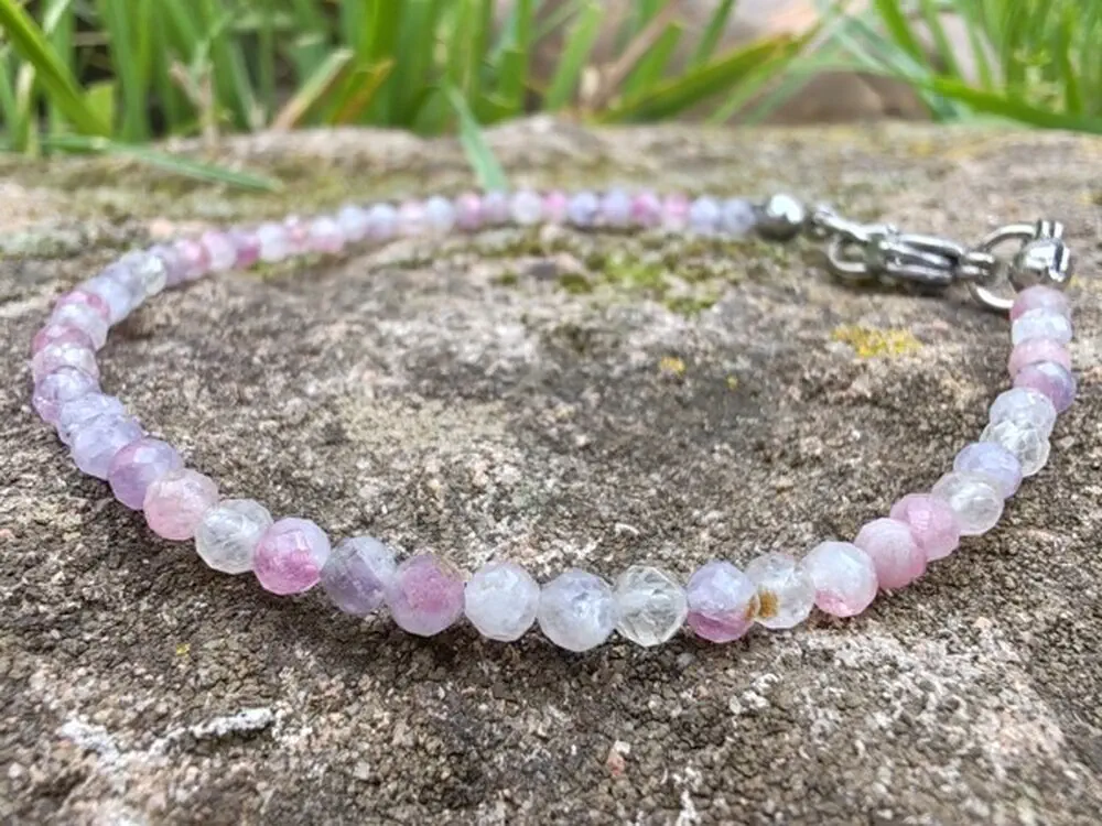 "Šepot Jednorožce" - náramek Kámen jednorožců - Unicorn stone, broušené kuličky