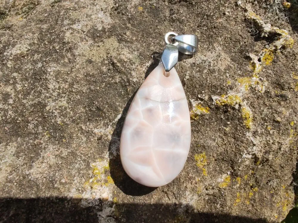 "Něžná perla Atlantidy" - růžový larimar přívěsek kabošon *10