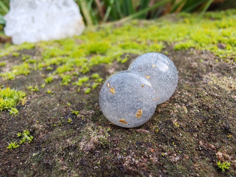 Orgonitové Náušnice – Sněžné Pohlazení se Zlatým Akcentem