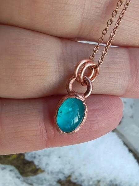 Apatitový amulet – kámen motivace a jasné vize, aneb "oceán zachycený v čase"