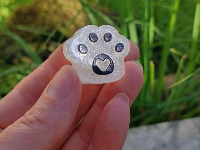Ochranný orgonit Talisman Tlapička – Vílí třpyt a šungit