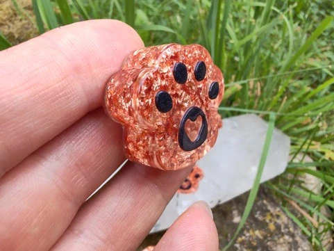 DÁREK k nákupu Ochranný orgonit Talisman Tlapička – Šungit a zářivá měď