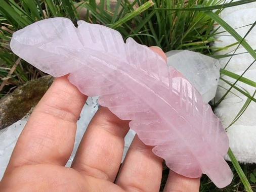 Vyřezávané růženínové pírko - Talisman lásky, něhy a aromaterapie *3