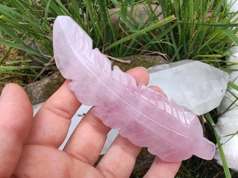 Vyřezávané růženínové pírko - Talisman lásky, něhy a aromaterapie *5