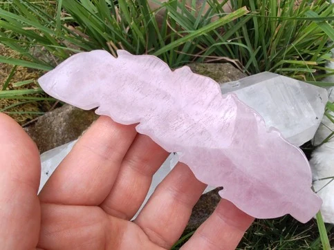 Vyřezávané růženínové pírko - Talisman lásky, něhy a aromaterapie *6