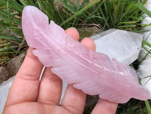 Vyřezávané růženínové pírko - Talisman lásky, něhy a aromaterapie *8