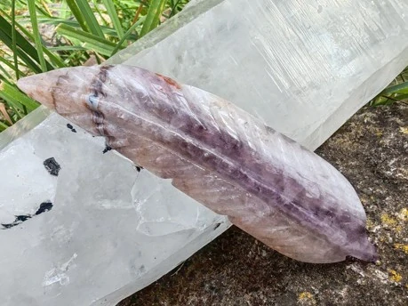 Pírko z ametystového achátu – Andělský talisman harmonie, vhledu a bezpečí *2