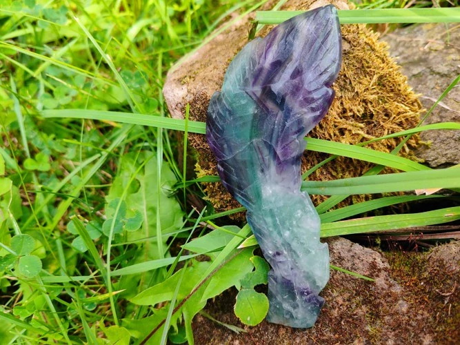 Andělské pírko z modrofialového fluoritu – krystal vnitřního klidu a intuice *2
