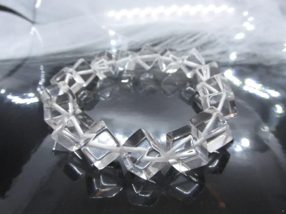 "Čistota & Léčení" Náramek křišťál krychle 8mm na gumičce