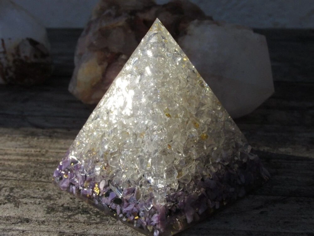 Orgonit Pyramida "Křišťálová čakra" dosah 5 metrů