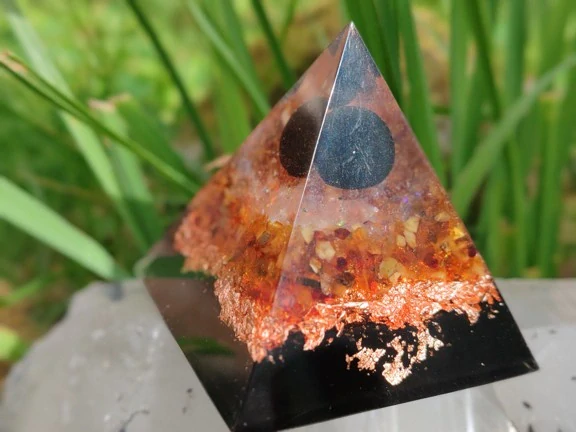 Orgonit Pyramida "Prozáří a ochrání", dosah 5 metrů
