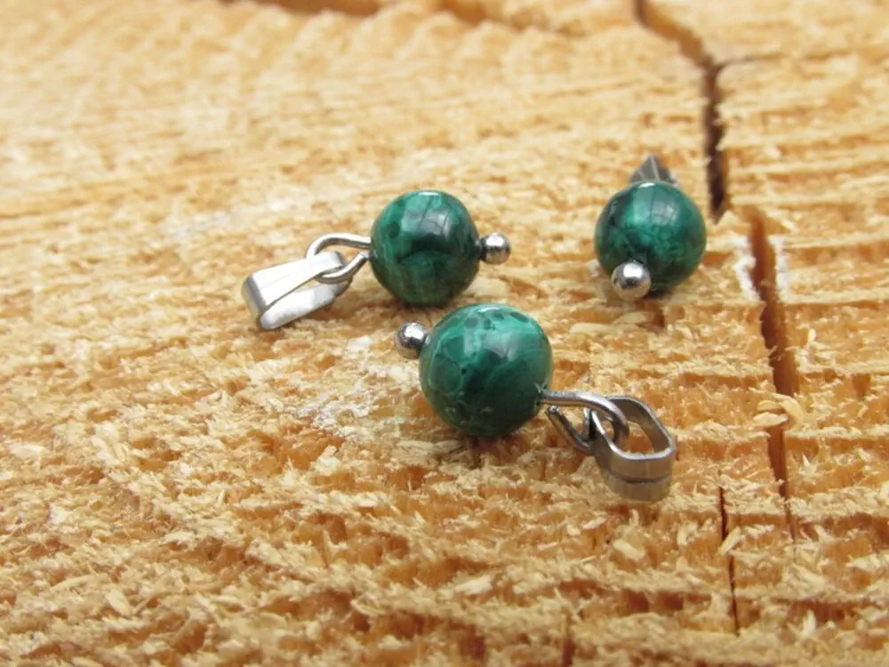 Malachitový přívěsek - kulička hladká, 6mm