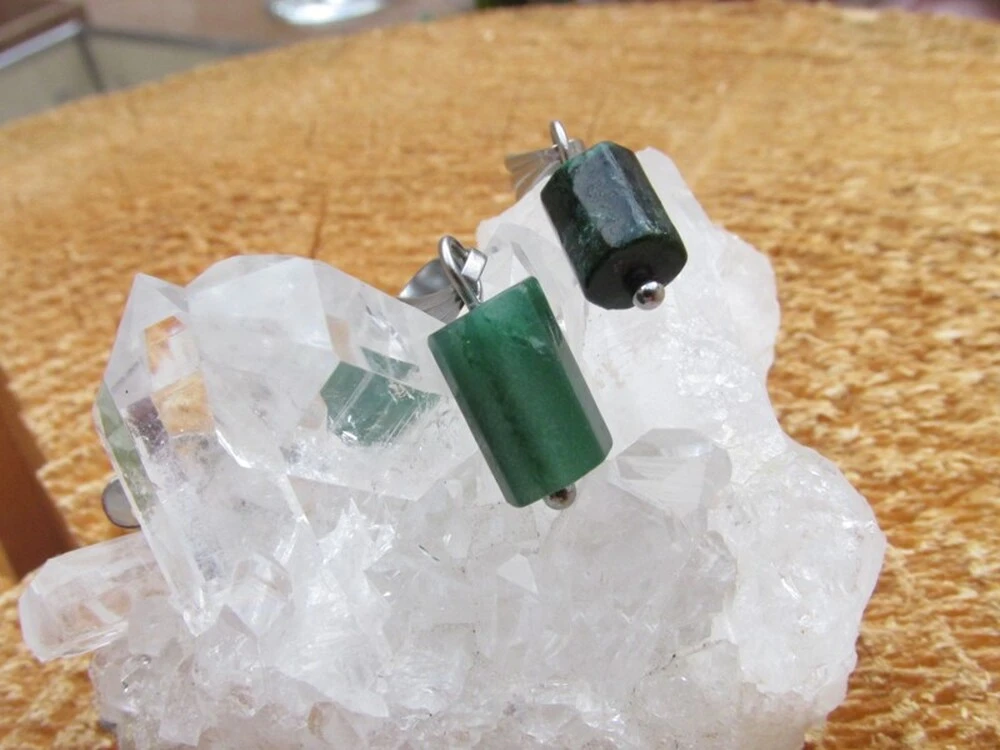 Smaragdový přívěsek - obdélníček broušený, 10 x 5mm