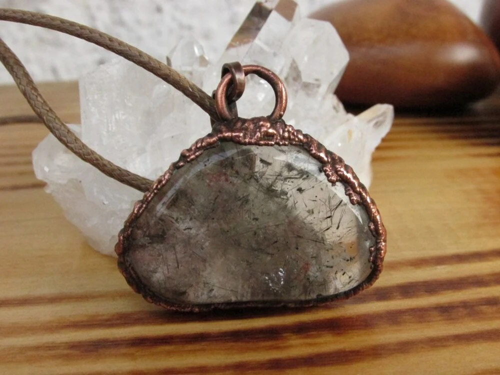 Amulet "Mnoho životů duše" Křišťál fantom, galvanoplastika