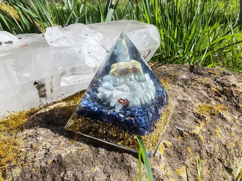 Orgonitová pyramida "Sebevědomí & Rozhodnost pro Ryby"