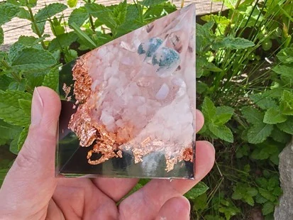 Orgonitová pyramida "Otevřenost & Vytrvalost pro Býka"