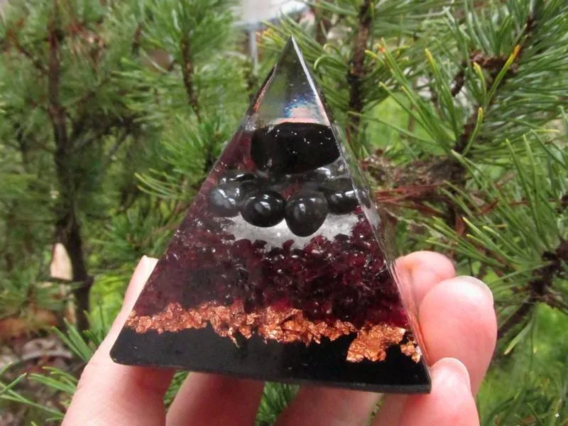 Orgonitová pyramida "Důvěra & Odvaha pro Štíra""
