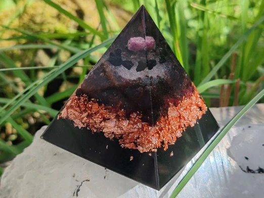 Orgonitová pyramida - Aktivace 1. čakry "Počátek & Ukotvení & Kořeny"