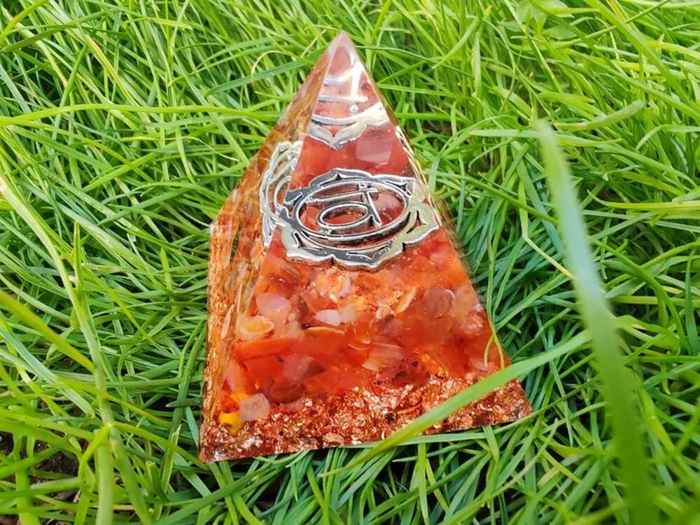 Orgonitová pyramida "Já cítím" - sakrální čakra