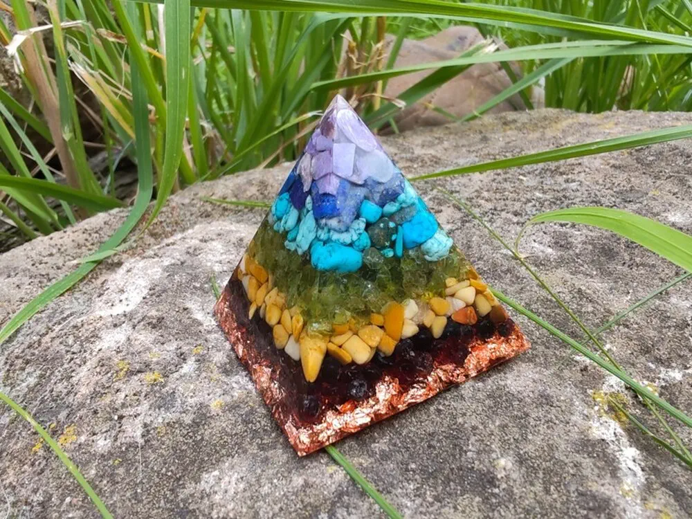 Orgonit pyramida "Harmonizace všech čaker" 4x4 cm
