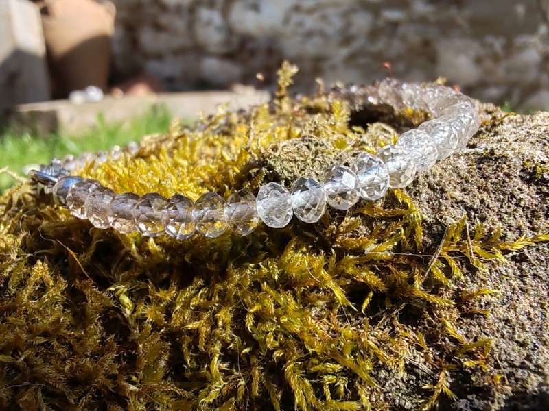 Náramek Záhněda broušené rondelky - "Spojení se světem za oponou"