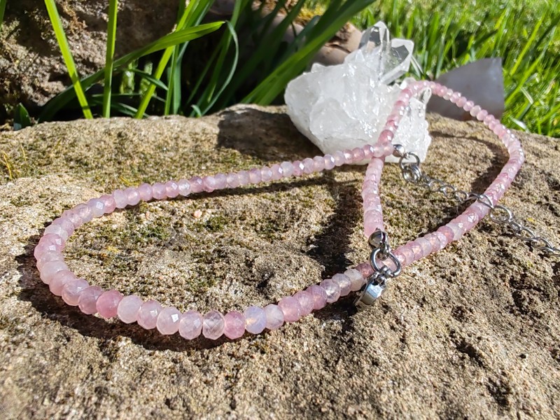 "Pro věčnou lásku" náhrdelník Růženín z Madagaskaru broušené rondelky