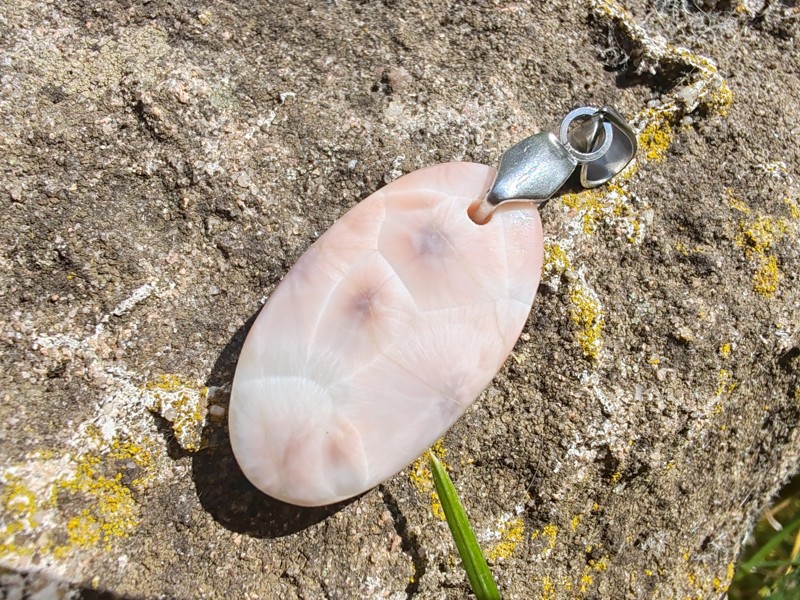 "Něžná perla Atlantidy" - růžový larimar přívěsek kabošon *2