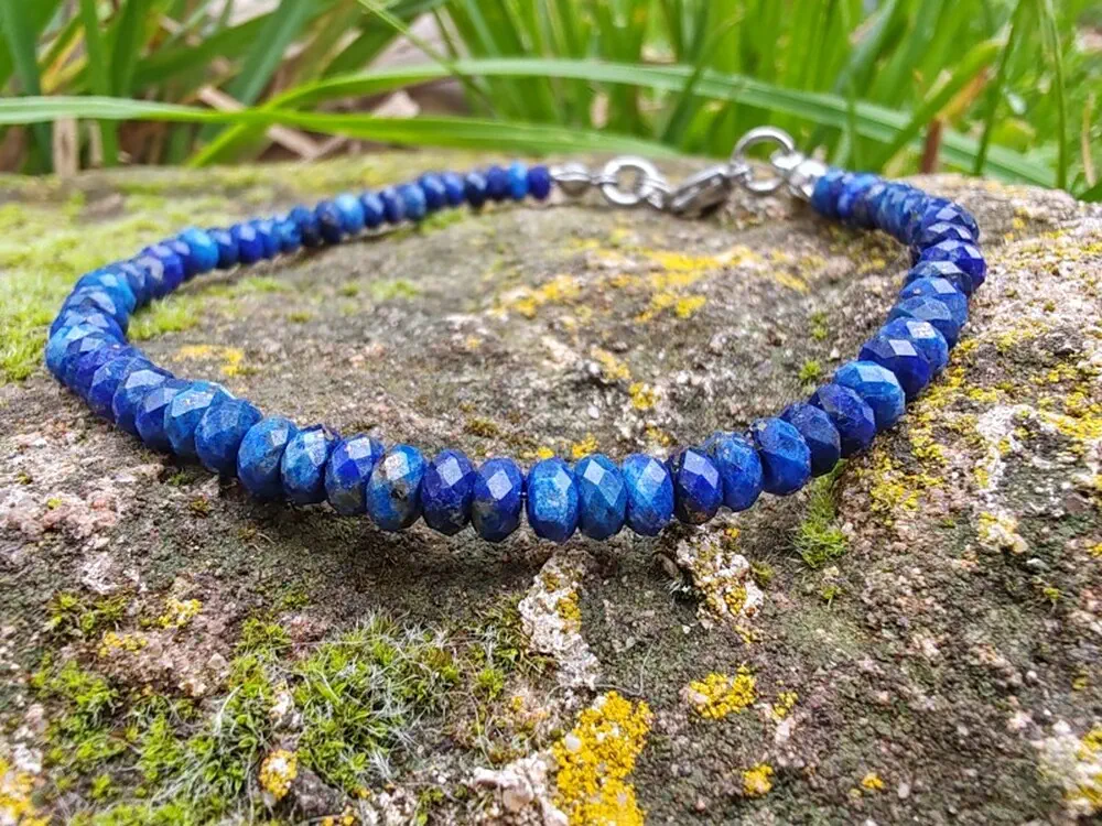 "Noční obloha Vědění" náramek lapis lazuli, broušené rondelky, 4mm
