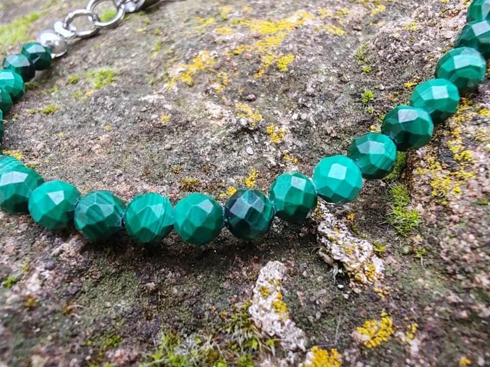 "Zrcadlo duše" náramek malachit, broušené kuličky 4mm