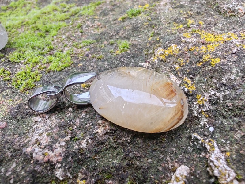 "Zlaté vlákno osudu" přívěsek Sagenit - Venušiny vlasy, kabošon & ocel *8