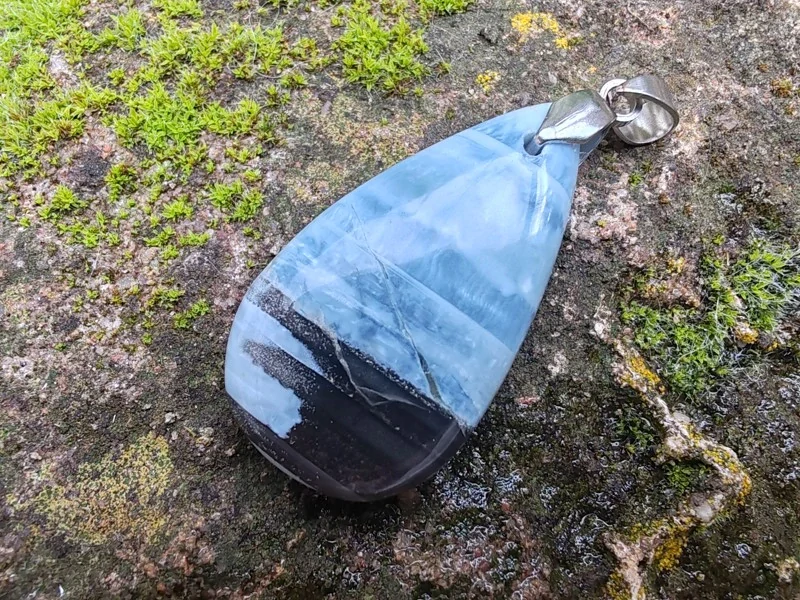 "Nebeský Dotek" přívěsek modrý Owyhee opál kabošon *11