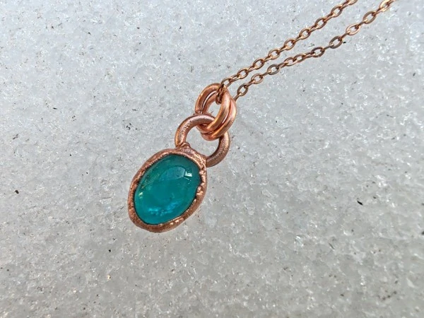 Apatitový amulet – kámen motivace a jasné vize, aneb "oceán zachycený v čase"