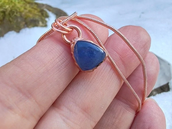 Vzácný tanzanit: Kámen transformace a moudrosti